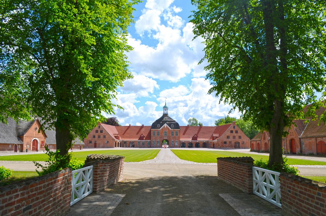 Gut Hasselburg im Sonnenschein