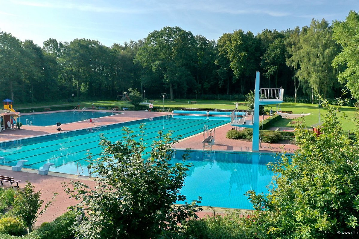 Luftaufnahme Waldschwimmbad