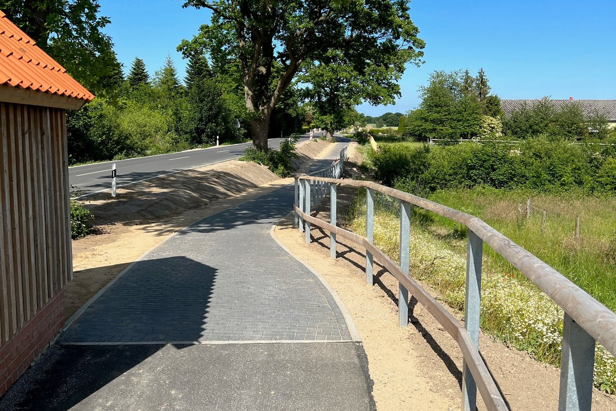 Radweg zwischen Lensahnerhof und Wahrendorf
