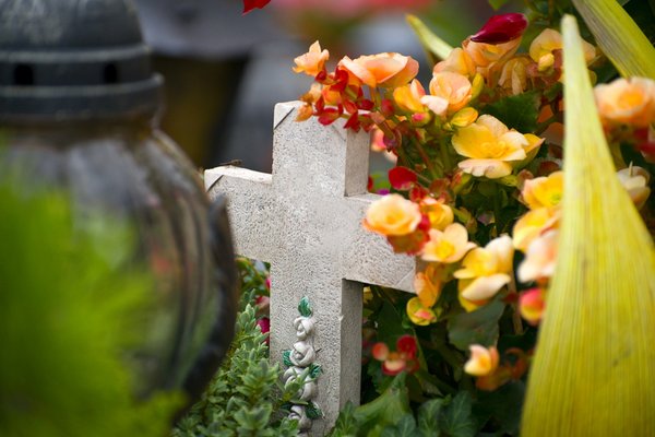 Kreuz auf dem Friedhof