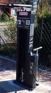Servicestation für Fahrräder mit Werkzeug und Luftpumpe
